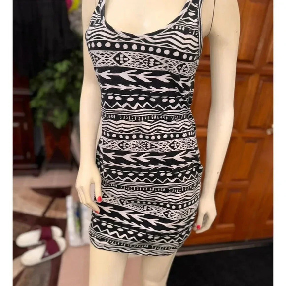 Victoria's Secret PINK Women's Tribal Aztec Print Bodycon Mini Dress M Black - Picture 6 of 10